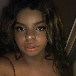 Meet your Posher, Samira